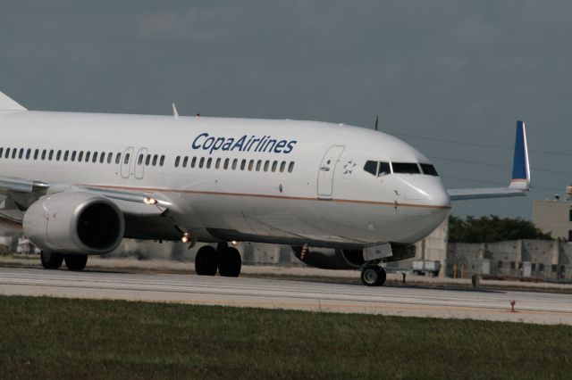 Embraer ERJ-190 (HP-1532CMP) - taxi for take off...