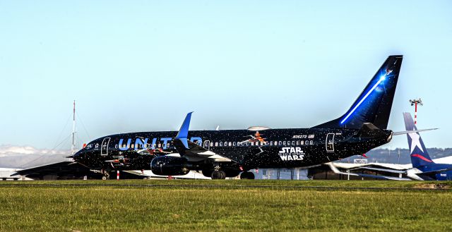 Boeing 737-700 (N36272)
