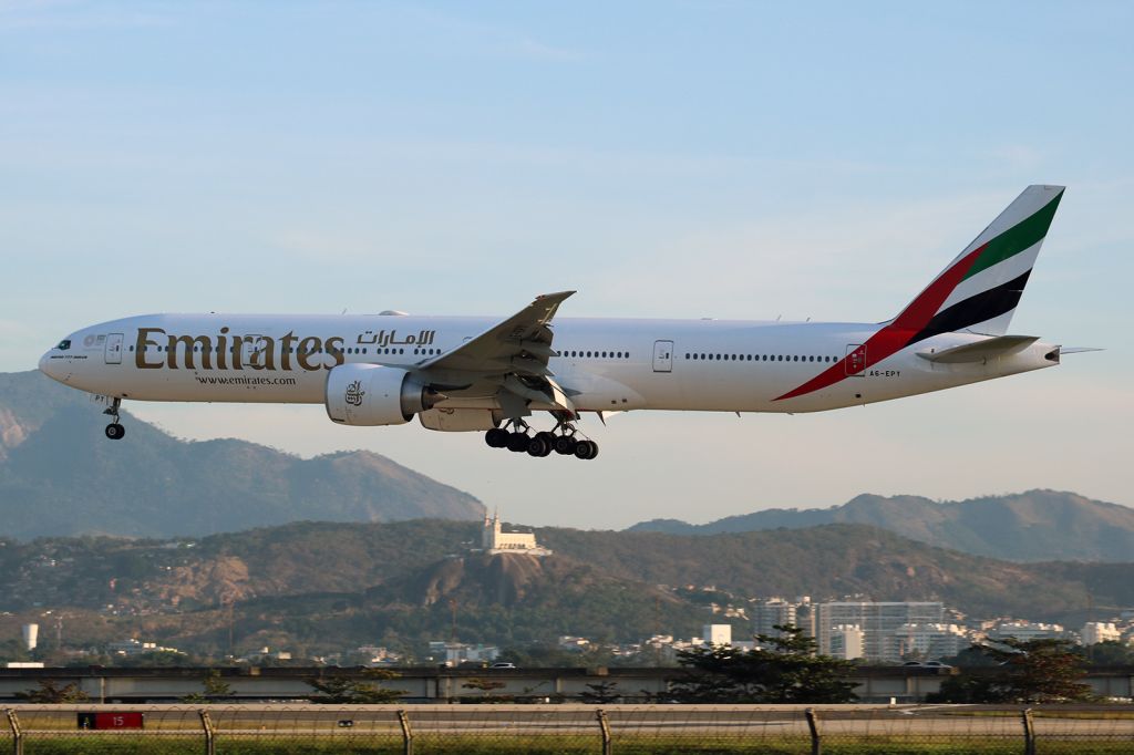 Boeing 777-200 (A6-EPY)