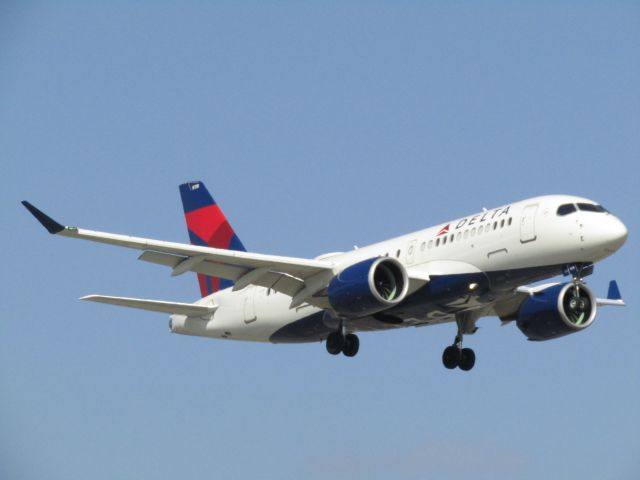 Airbus A220-100 (N119DU) - Landing RWY 20R