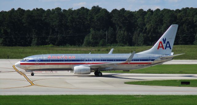 Boeing 737-800 (N979AN) - N979AN still wearing her Vignelli suit.  A little faded, but comfortable.