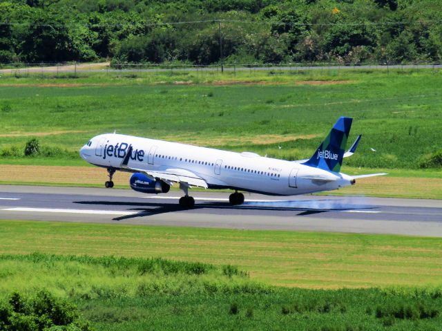 Airbus A321 (N950JT)