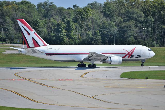 BOEING 767-200 (N750AX)