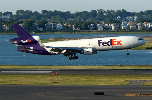 Boeing MD-11 (N572FE) - FDX 554 from Memphis landing on 15R