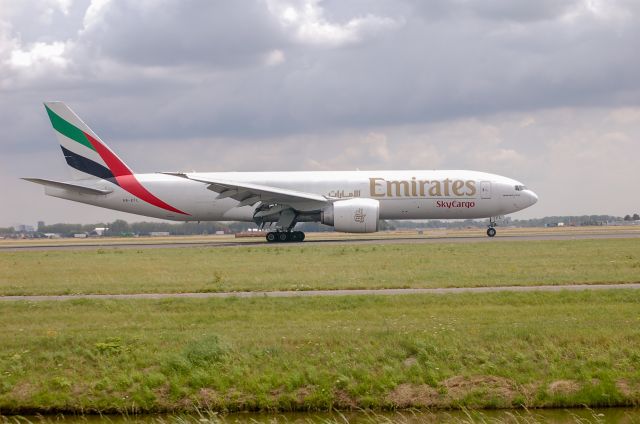 Boeing 777-200 (A6-EFL) - Emirates Cargo B77F1H cn42230 lsd from DAE Capitale Arrivale RWY18R 18-7-23