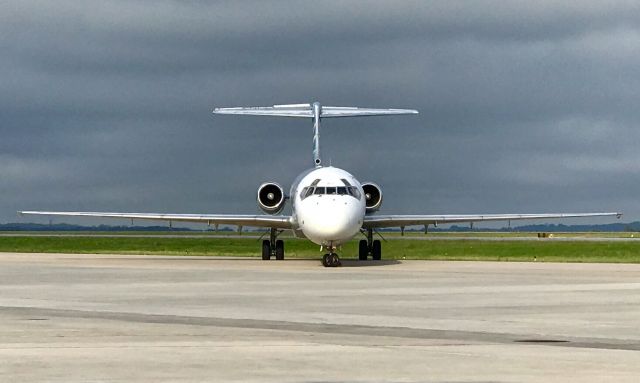 McDonnell Douglas MD-83 (N877GA)