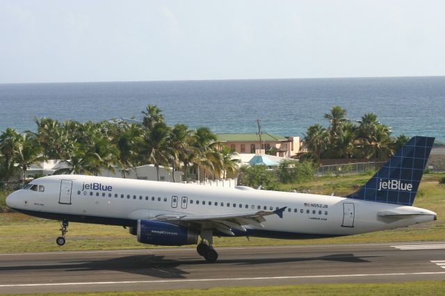 Airbus A320 (N552JB)