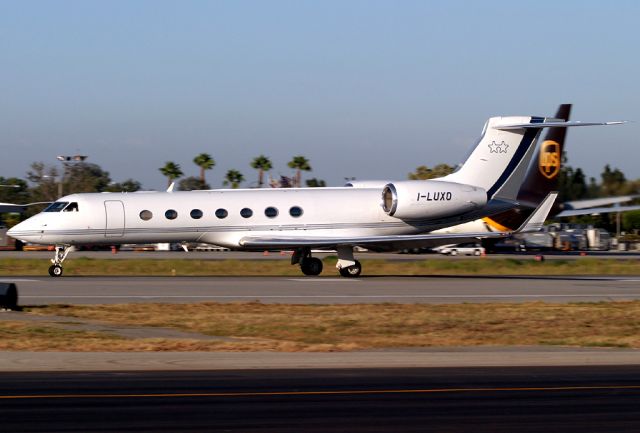 I-LUXO — - A very rare visitor to Long Beach, Gulfstream G550 I-LUXO (cn 5071) rolls for takeoff on Rwy 30.