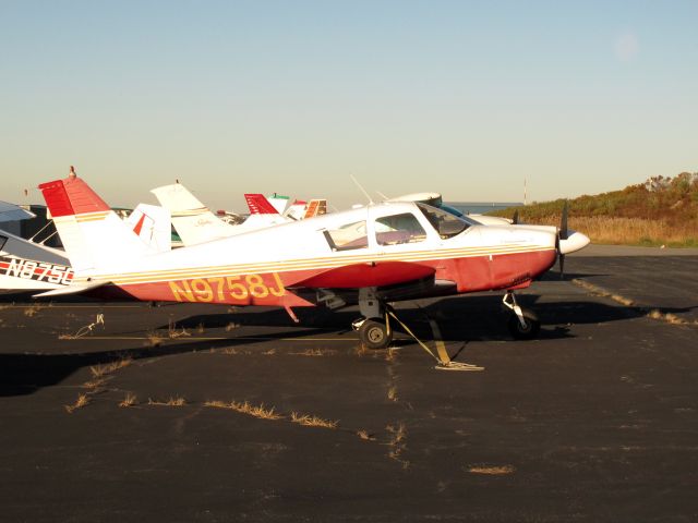 Piper Cherokee (N9758J)