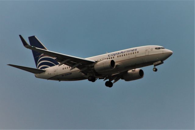 Boeing 737-700 (HP-1520CMP)