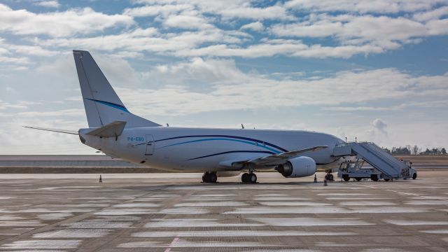 Boeing 737-700 (P4-EBO)