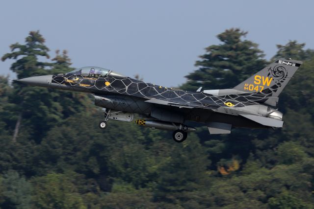 Lockheed F-16 Fighting Falcon (94-0047) - 'VIPER 01' of the USAF F-16 Demo Team, from the 20th Fighter Wing,  based at Shaw AFB, Sumter, SC
