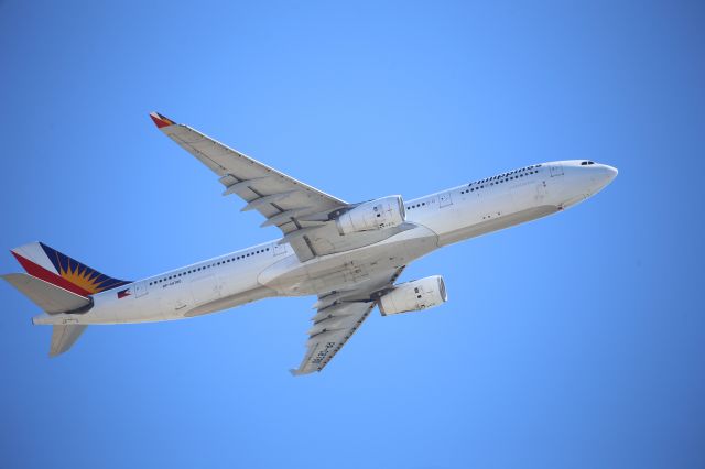 BOEING 777-300ER (RP-C8780)