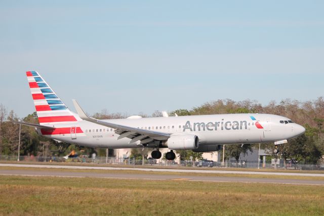 Boeing 737-800 (N919AN) - American Flight 2965 arrives on Runway 6 at Southwest Florida International Airport following flight from Chicago-O’Hare International Airport