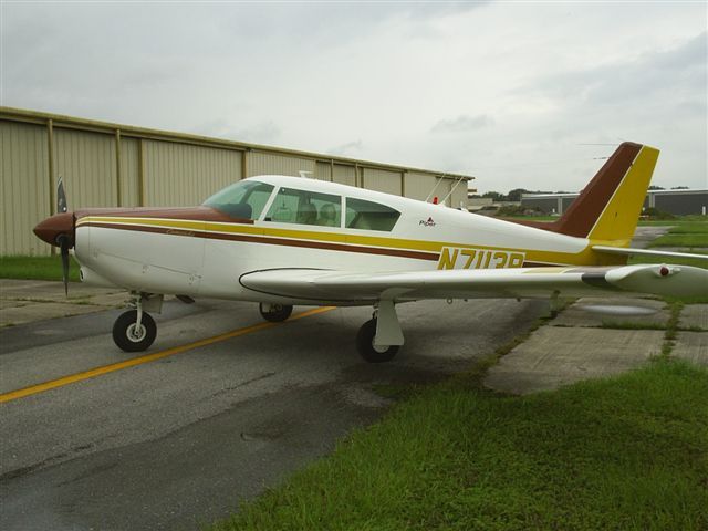 Piper PA-24 Comanche (N7113P)