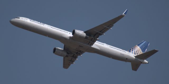 BOEING 757-300 (N77871) - 34L Departure