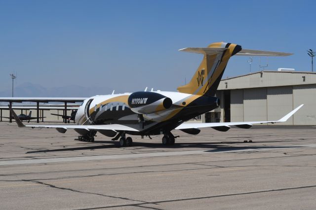 Canadair Challenger 350 (N110MW)