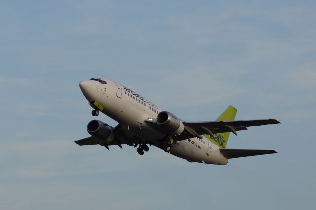 Boeing 737-700 (YL-BBQ)