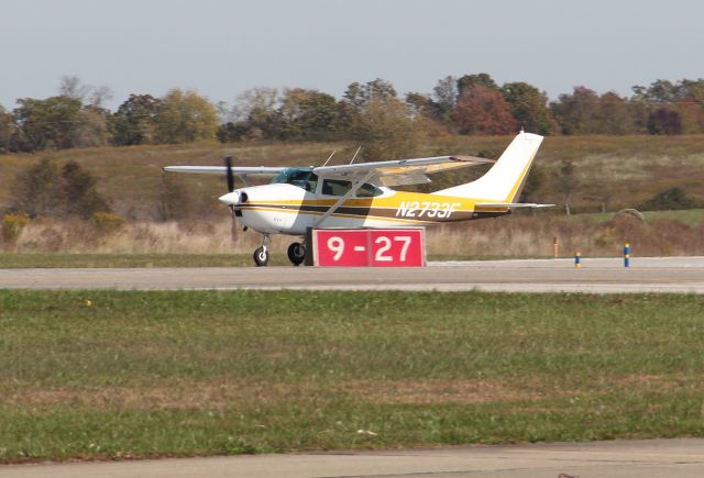 Cessna Skylane (N2733F) - 10/22/2011 touch n go...