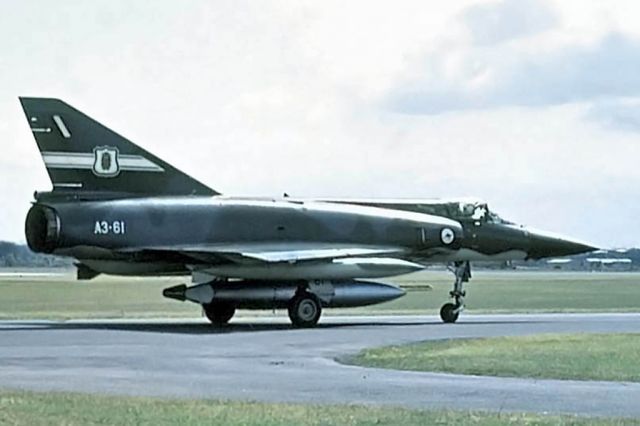 IAI Dagger (A361) - Dassault GAF Mirage IIIO A3-61 77sqn RAAF Williamtown *YWLM) 1973.