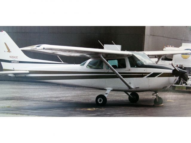 Cessna Skyhawk (N2842E) - Seen at the KPSF FBO.