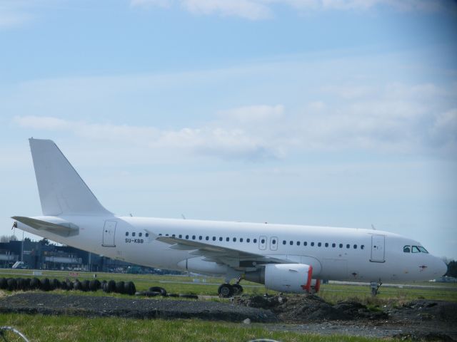 Airbus A319 (SU-KBB) - SU-KBB A319 SEEN HERE AT SHANNON ON 15-03-2011 AFTER HAVING ITS NAME REMOVED FROM THE FUSELAGE.