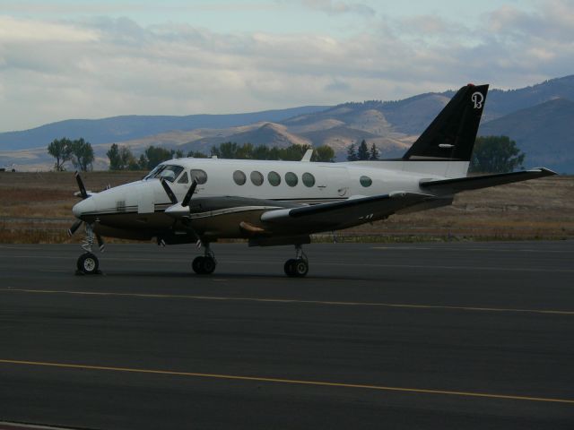 Beechcraft Super King Air 350 (WCC60) - TUESDAY 12-OCT-2021br /24 degrees; photo 9:30 a.m.br /HAMILTON, MT to SCOTTSDALE, AZ