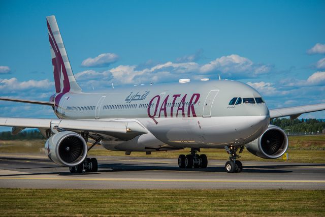 Airbus A330-200 (A7-AED)