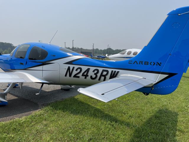 Cirrus SR-22 (N243RW)