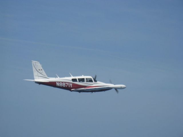 Piper PA-39 Twin Comanche CR (N8871Y)