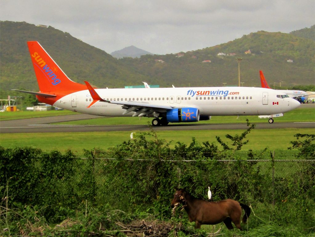 Boeing 737-900 (C-GFEH)