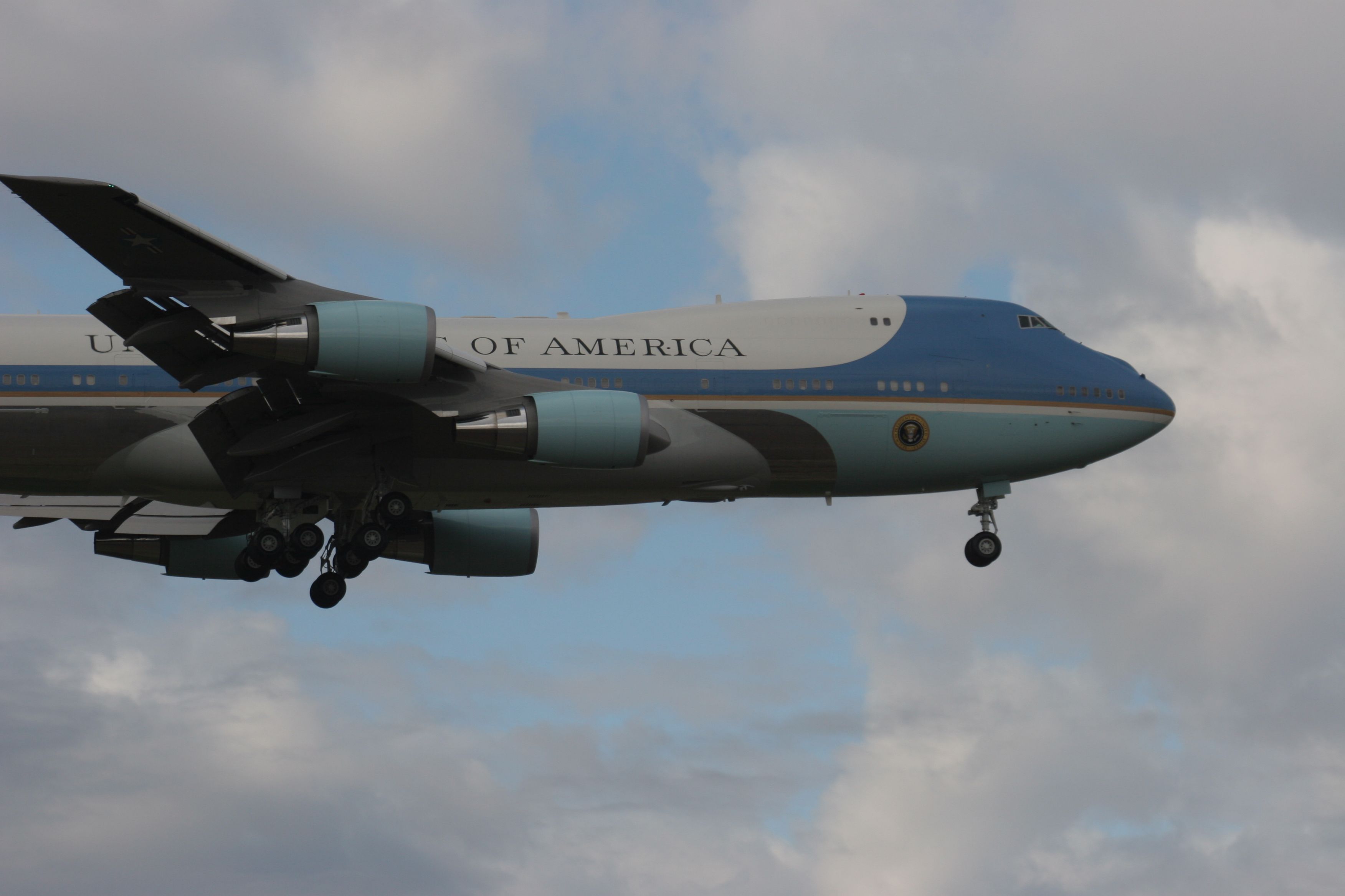 Boeing 747-200 (N29000) - Air Force One Lands Runway 36 Green Bay during Presidential Campaign Stop.