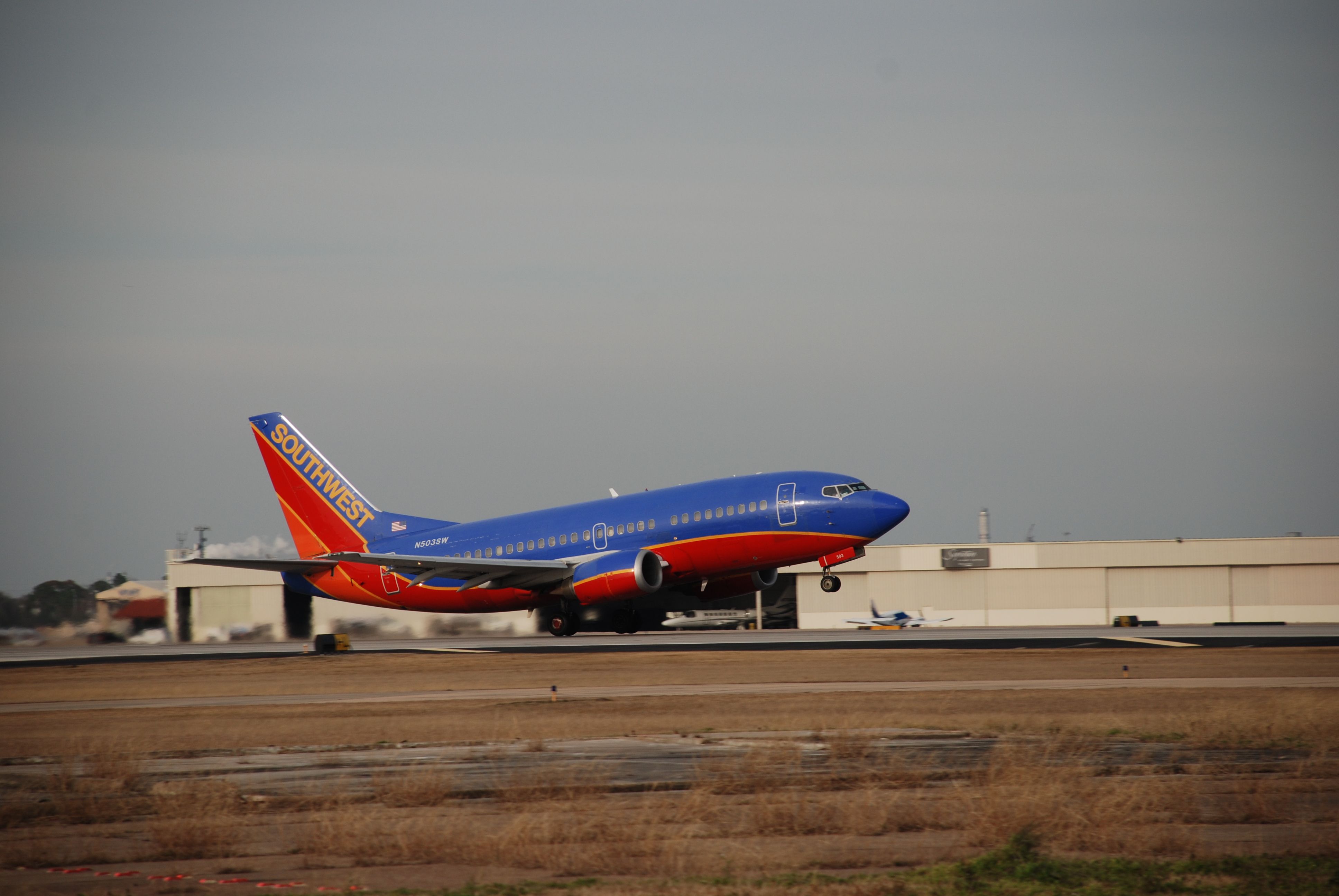 Boeing 737-500 (N503SW) - Southwest 737-500 taking off at KHOU