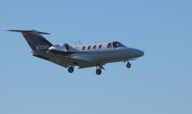 Cessna Citation CJ1 (N77VG) - On final is this 1999 Cessna Citation 525 in the Autumn of 2018.