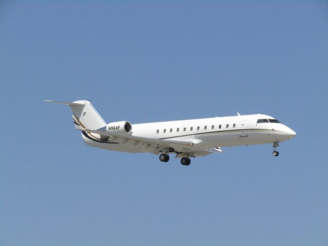 Canadair Regional Jet CRJ-200 (N96AP) - Landing RWY 20R