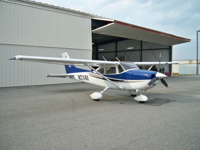 Cessna Skylane (N2114V)