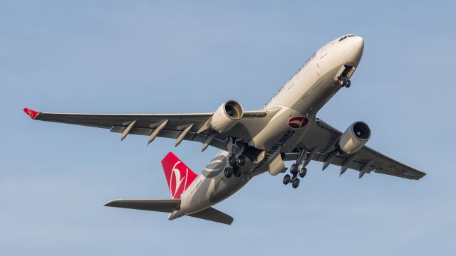 Airbus A330-300 (TC-LOH)