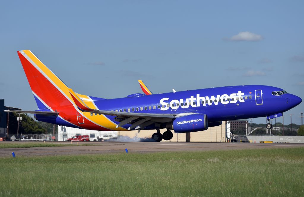 Boeing 737-700 (N730SW)