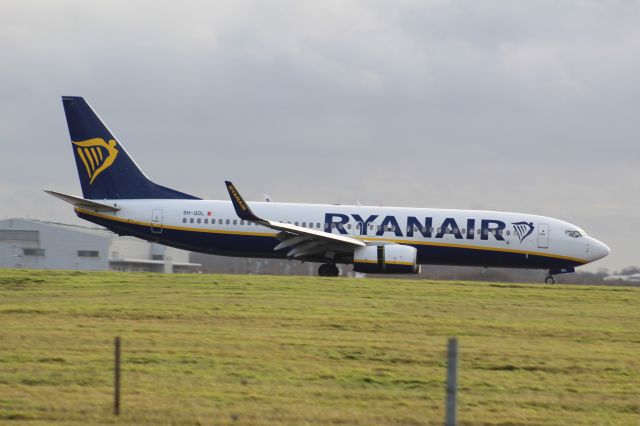 Boeing 737-800 (9H-QDL) - A Ryanair B737-800 slowing down after landing at London Stansted Airport, on runway 22.br /br /Location: London Stansted Airport.br /Date: 21.12.22 (dd/mm/yy).