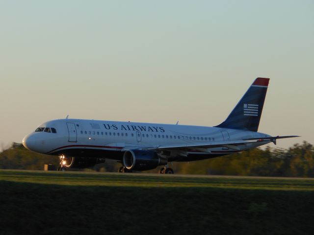 Airbus A319 (N709UW)