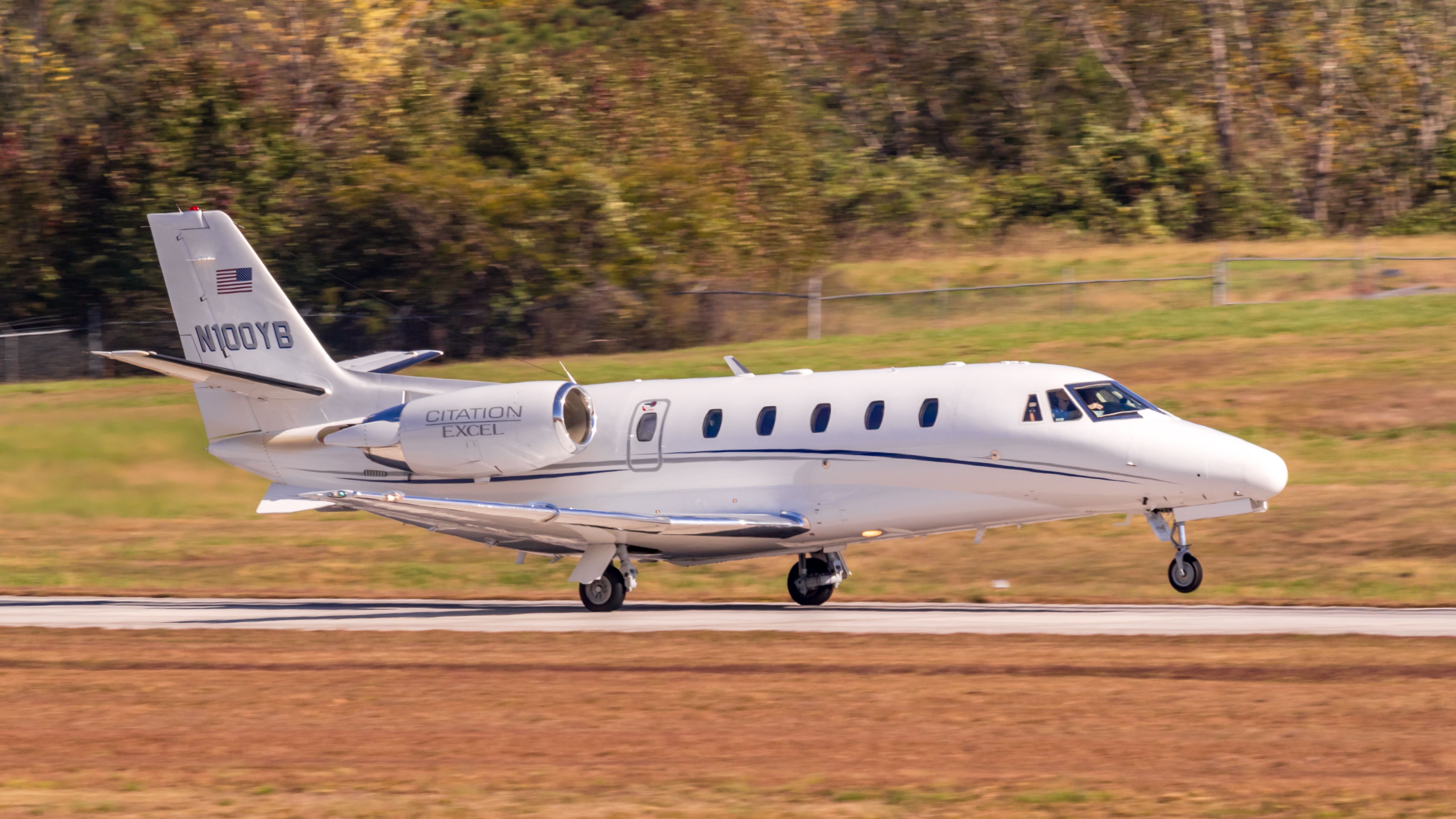 Cessna Citation II (N100YB) - Canon EOS SL1, EF 400mm f/5.6L