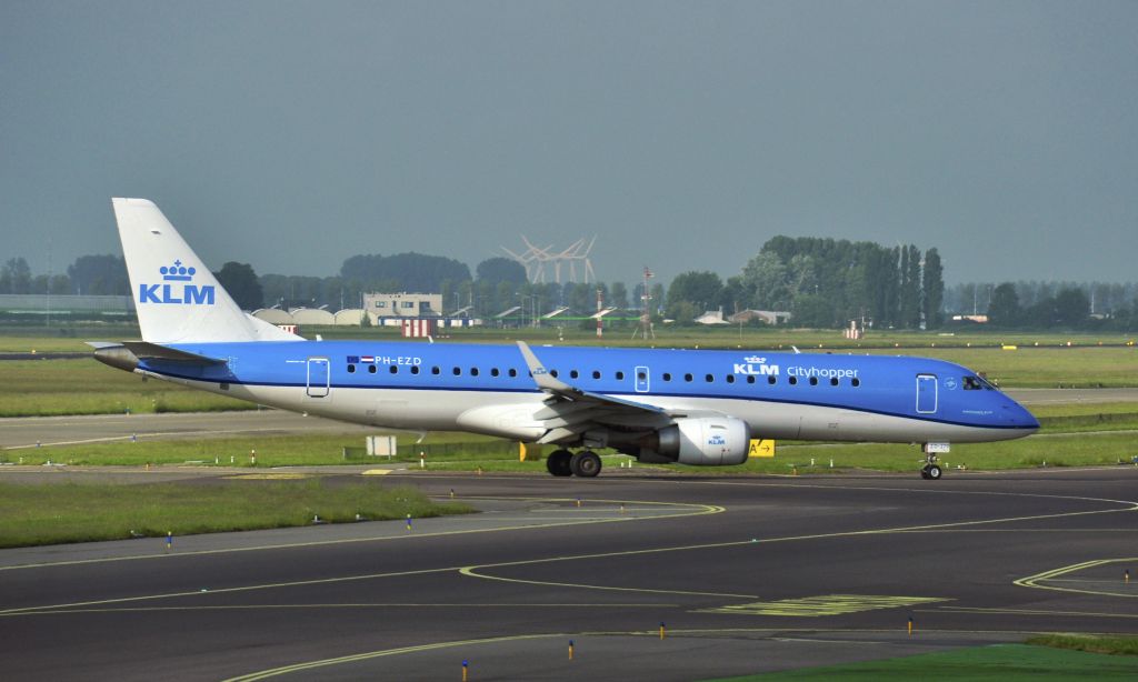 Embraer ERJ-190 (PH-EZD) - KLM Cityhopper Embraer ERJ-190STD PH-EZD in Amsterdam 