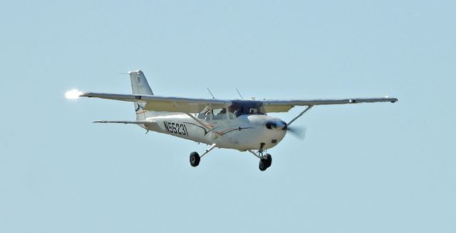 Cessna Skyhawk (N55231) - Landing 27 at Carson City, NV