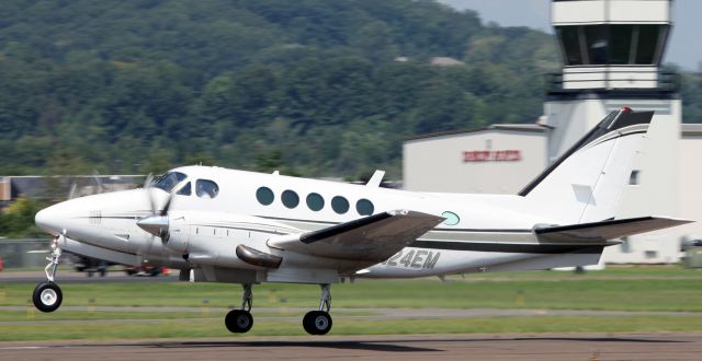 Beechcraft King Air 100 (N24EM) - Take off runway 08.