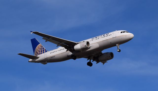 Airbus A320 (N420UA) - In from Denver KDEN