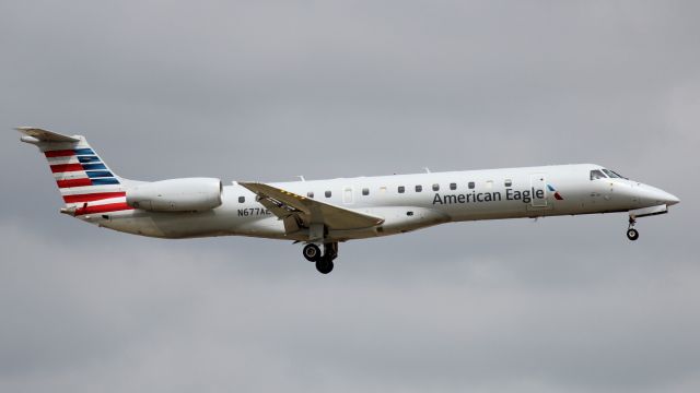 Embraer ERJ-145 (N677AE)