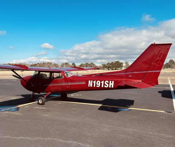 Cessna Skyhawk (N191SH) - Affectionately known as 'The BoBo'