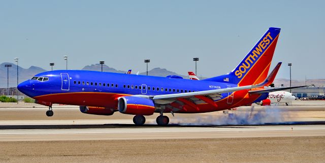 Boeing 737-700 (N7742B) - N7742B Southwest Airlines 2007 Boeing 737-7BD - cn 33928 / 2190 - br /Las Vegas - McCarran International Airport (LAS / KLAS)br /USA - Nevada May 26, 2017br /Photo: Tomás Del Coro 