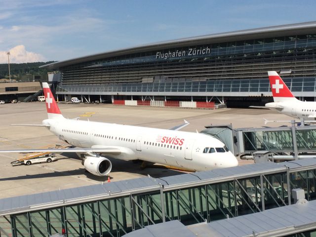 Airbus A321 (HB-IOL)