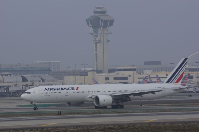 BOEING 777-300ER (F-GZNA)